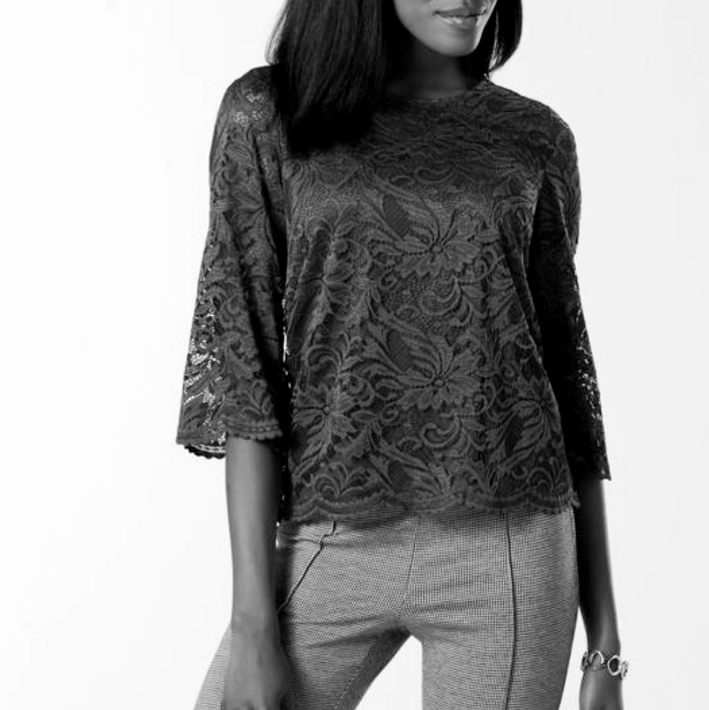 SIMPLY STYLED black lace top